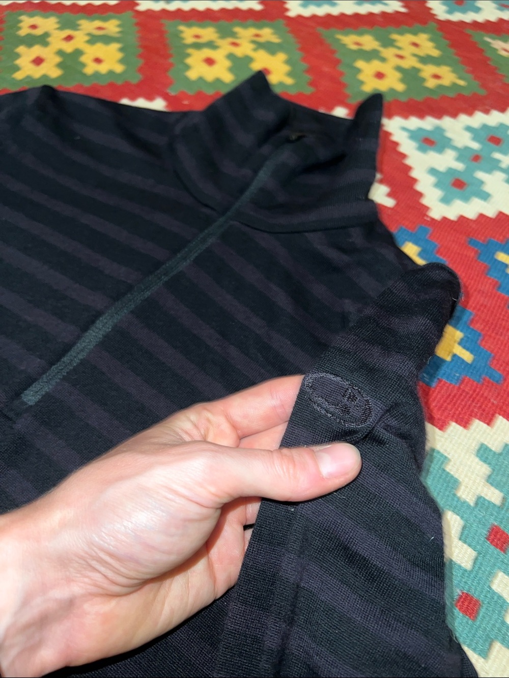 Icebreaker Merino Black and Charcoal Striped Quarter-Zip Pull Over - Picture 4 of 5